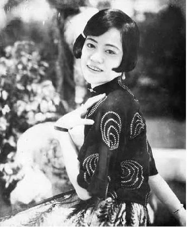 กุหลาบขาว - โปสเตอร์ภาพยนตร์ไทย