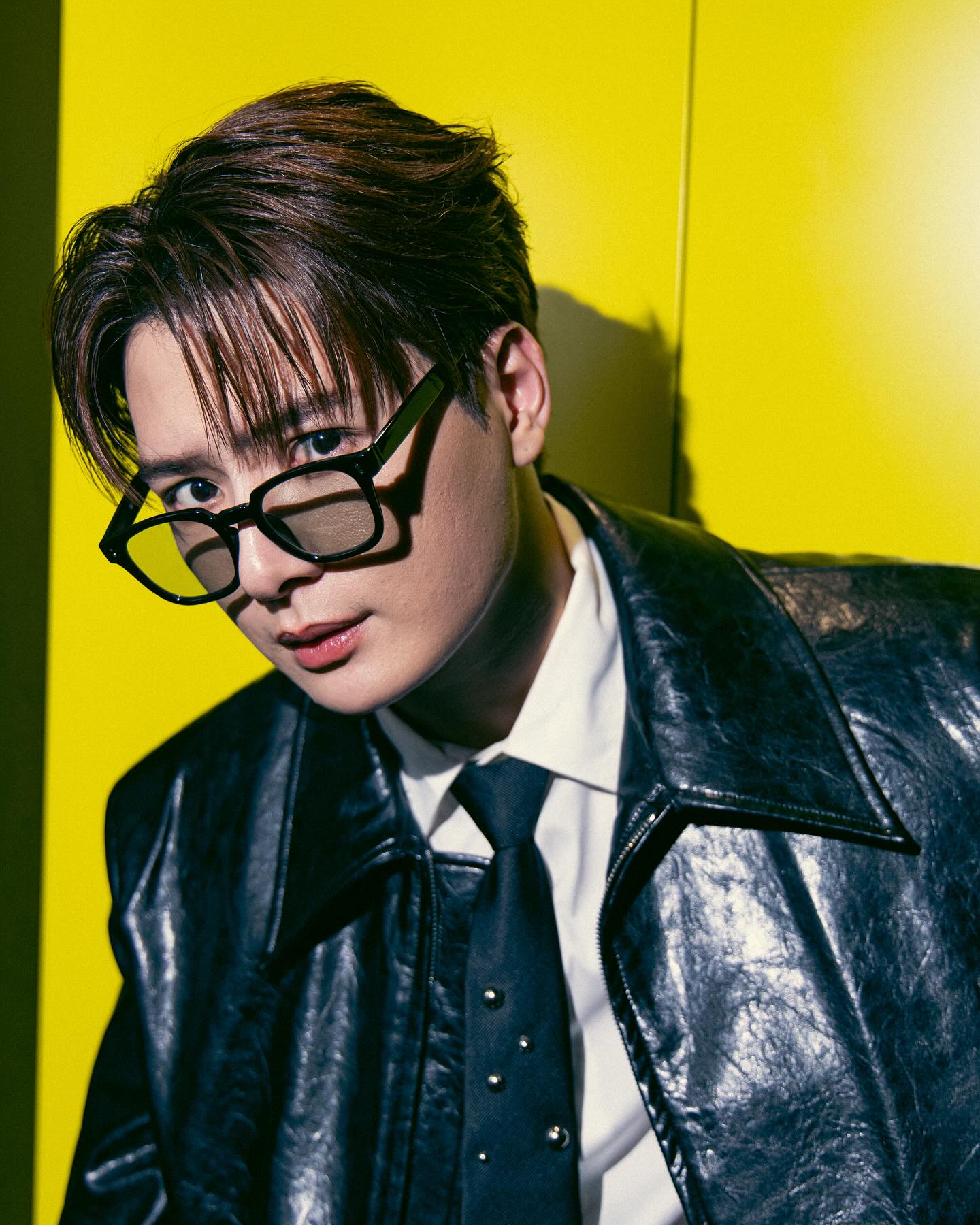 คริส พีรวัส แสงโพธิรัตน์ - บุคลากรบันเทิงไทย